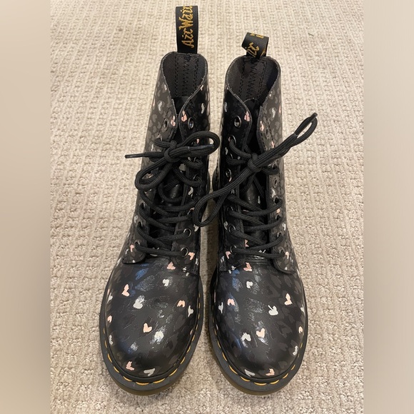 Dr.Marten’s 1460 Pascal Wild Hearts Combat Boots - Picture 4 of 6